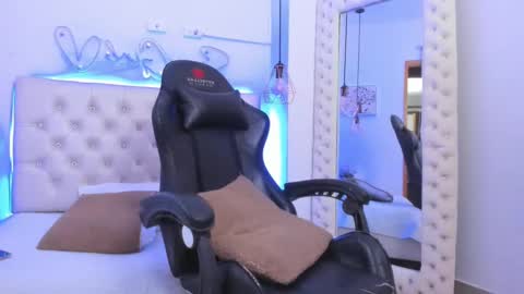 zoeth_ruiz online show from 3, 1, 2025