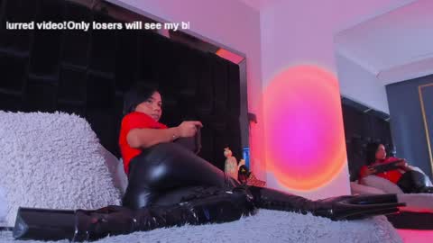 zoevidal_ online show from 1, 2, 2025