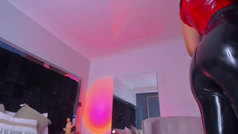 zoevidal_ online show from 22, 2, 2025