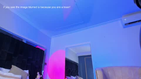 zoevidal_ online show from 6, 3, 2025