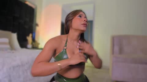 zoevidal_ online show from 12, 9, 2025