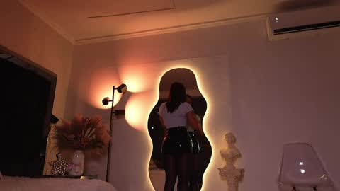 zoevidal_ online show from 20, 4, 2026