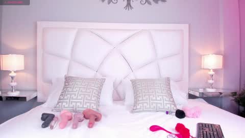 Snapshot of zoeysnow chatting on 7, 2, 2025 Z O E online show from 7, 2, 2025