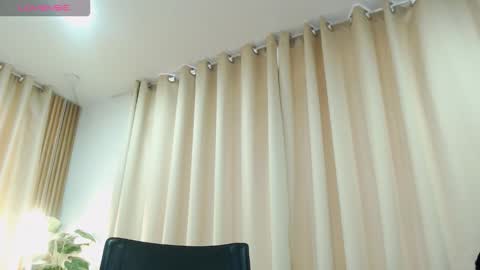 Snapshot of zohet_kriss chatting on 20, 10, 2025 CALL ME Z O H E T online show from 20, 10, 2025