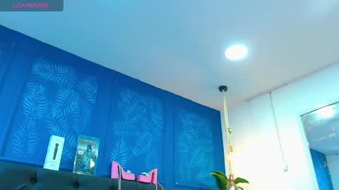 Snapshot of zohet_kriss chatting on 11, 5, 2026 CALL ME Z O H E T online show from 11, 5, 2026