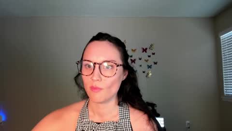 Snapshot of zoiebutterfly chatting on 12, 9, 2025 Zoie online show from 12, 9, 2025