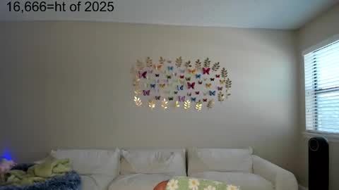 Snapshot of zoiebutterfly chatting on 16, 10, 2025 Zoie online show from 16, 10, 2025