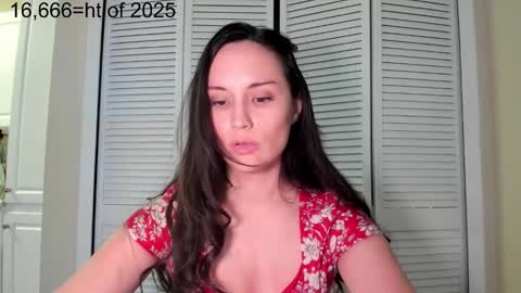 Snapshot of zoiebutterfly chatting on 6, 11, 2025 Zoie online show from 6, 11, 2025