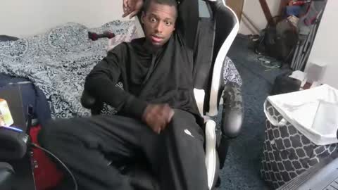 Snapshot of zoneingout chatting on 14, 12, 2025 zoneingout online show from 14, 12, 2025