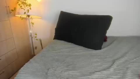 Snapshot of zoooe_1 chatting on 1, 10, 2025 zooe online show from 1, 10, 2025