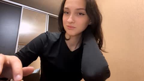 Snapshot of zoraidaartale chatting on 17, 12, 2025 Lisa online show from 17, 12, 2025