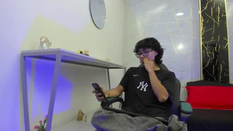     online show from 28, 11, 2025