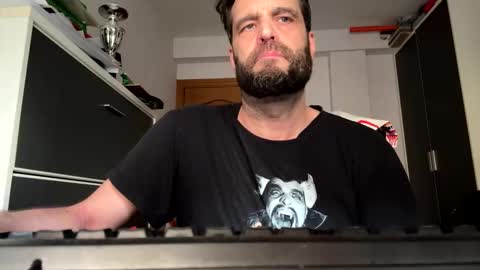 zurdineno online show from 31, 5, 2026