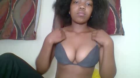 zyraelle_01 online show from 21, 4, 2026