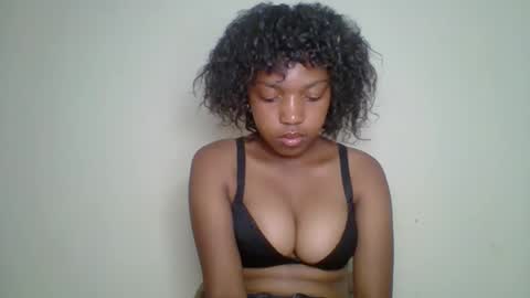 zyraelle_01 online show from 2, 5, 2026