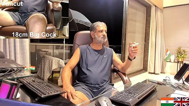 Snapshot of OnlineBossUK chatting on 1, 3, 2025 OnlineBossUK online show from 1, 3, 2025