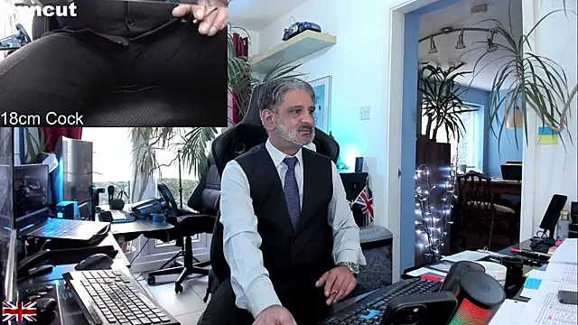 Snapshot of OnlineBossUK chatting on 11, 9, 2025 OnlineBossUK online show from 11, 9, 2025