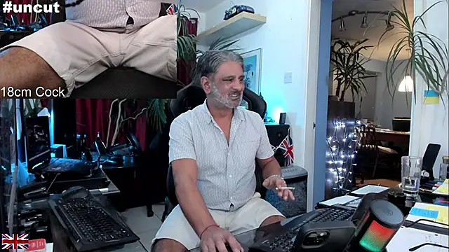 Snapshot of OnlineBossUK chatting on 19, 9, 2025 OnlineBossUK online show from 19, 9, 2025