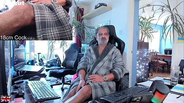 Snapshot of OnlineBossUK chatting on 22, 9, 2025 OnlineBossUK online show from 22, 9, 2025