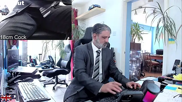 Snapshot of OnlineBossUK chatting on 29, 9, 2025 OnlineBossUK online show from 29, 9, 2025