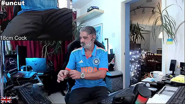 Snapshot of OnlineBossUK chatting on 22, 10, 2025 OnlineBossUK online show from 22, 10, 2025