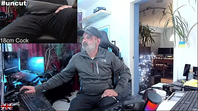 Snapshot of OnlineBossUK chatting on 23, 10, 2025 OnlineBossUK online show from 23, 10, 2025