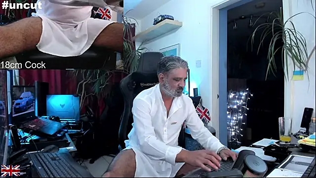 Snapshot of OnlineBossUK chatting on 28, 10, 2025 OnlineBossUK online show from 28, 10, 2025