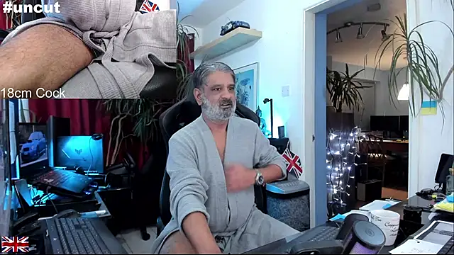 Snapshot of OnlineBossUK chatting on 1, 11, 2025 OnlineBossUK online show from 1, 11, 2025