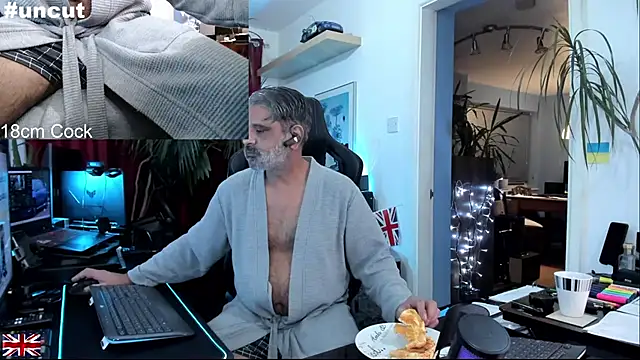 Snapshot of OnlineBossUK chatting on 6, 11, 2025 OnlineBossUK online show from 6, 11, 2025