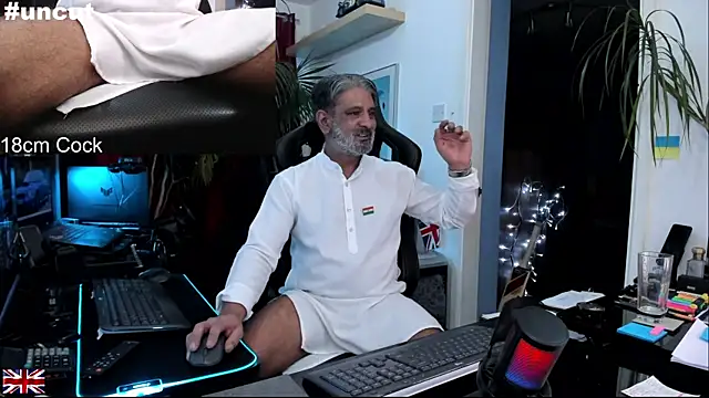 Snapshot of OnlineBossUK chatting on 16, 11, 2025 OnlineBossUK online show from 16, 11, 2025