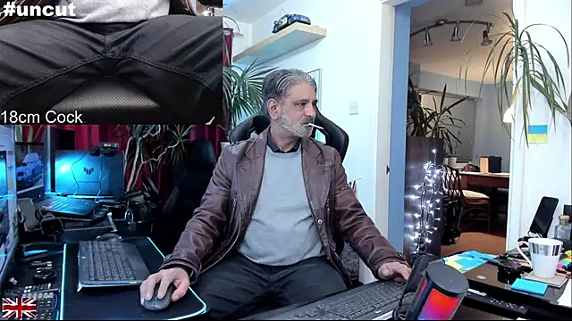 Snapshot of OnlineBossUK chatting on 23, 11, 2025 OnlineBossUK online show from 23, 11, 2025