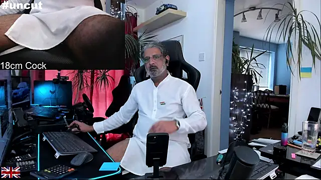 Snapshot of OnlineBossUK chatting on 29, 11, 2025 OnlineBossUK online show from 29, 11, 2025