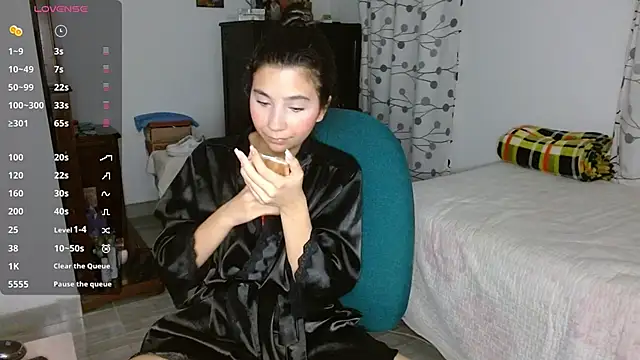 mia  lopez  online show from 4, 12, 2024