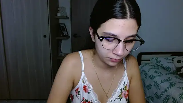 mia  lopez  online show from 4, 12, 2025