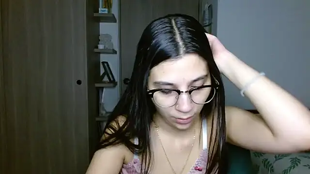 mia  lopez  online show from 17, 12, 2025