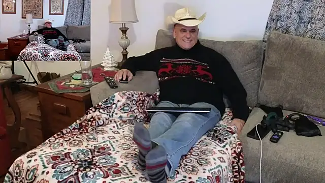 Snapshot of Foxhunt99 chatting on 19, 12, 2024 Foxhunt99 online show from 19, 12, 2024