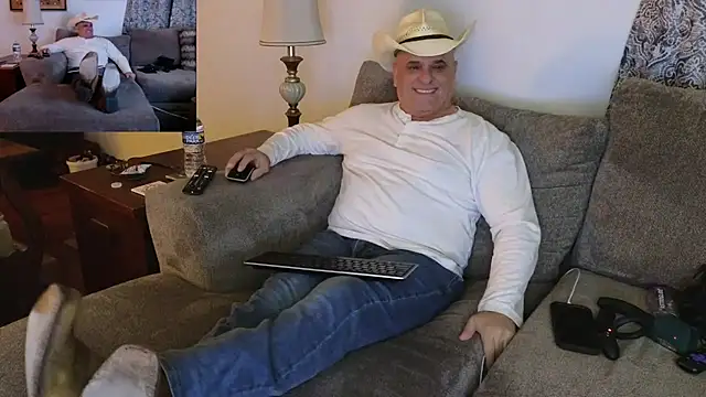 Snapshot of Foxhunt99 chatting on 24, 2, 2025 Foxhunt99 online show from 24, 2, 2025