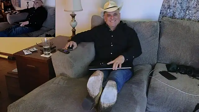 Snapshot of Foxhunt99 chatting on 27, 2, 2025 Foxhunt99 online show from 27, 2, 2025