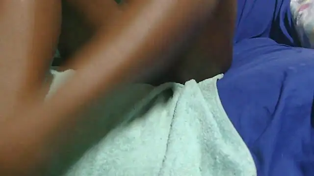 sluttylaura21 online show from 14, 1, 2026