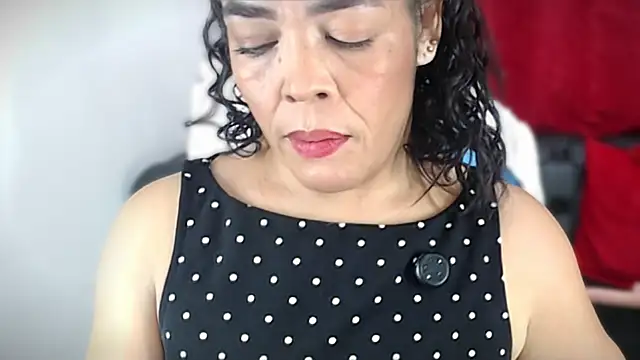 Abril Beltran  online show from 9, 10, 2025
