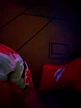 Snapshot of estefyzapata chatting on 6, 10, 2025 estefyzapata online show from 6, 10, 2025