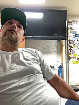 Snapshot of tank32s chatting on 8, 12, 2024 tank32s online show from 8, 12, 2024