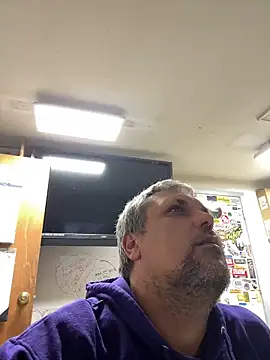 Snapshot of tank32s chatting on 12, 12, 2024 tank32s online show from 12, 12, 2024