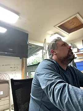 Snapshot of tank32s chatting on 15, 3, 2025 tank32s online show from 15, 3, 2025