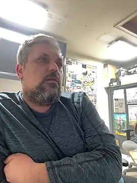 Snapshot of tank32s chatting on 17, 3, 2025 tank32s online show from 17, 3, 2025