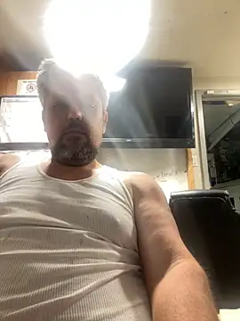 Snapshot of tank32s chatting on 10, 9, 2025 tank32s online show from 10, 9, 2025