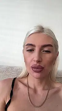 Mia Roxie online show from 25, 10, 2025