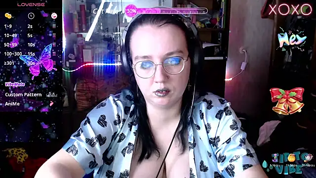 Snapshot of LeonaHarrison chatting on 9, 12, 2024 LeonaHarrison online show from 9, 12, 2024