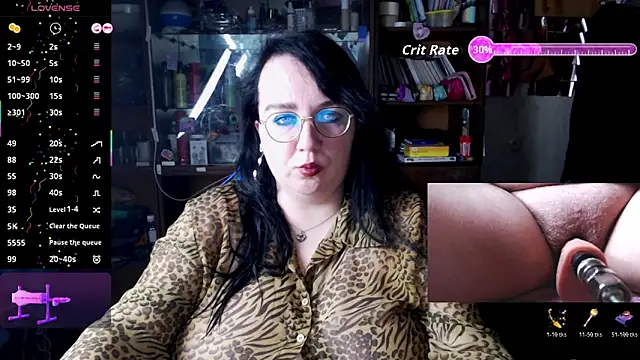 Snapshot of LeonaHarrison chatting on 12, 11, 2025 LeonaHarrison online show from 12, 11, 2025