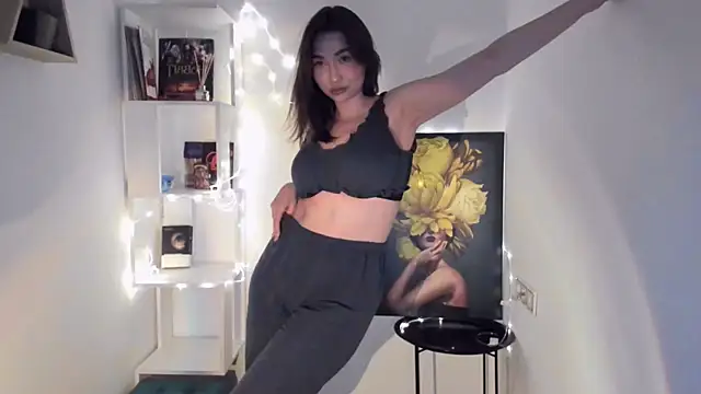 Snapshot of GracefulLook chatting on 5, 2, 2025 GracefulLook online show from 5, 2, 2025